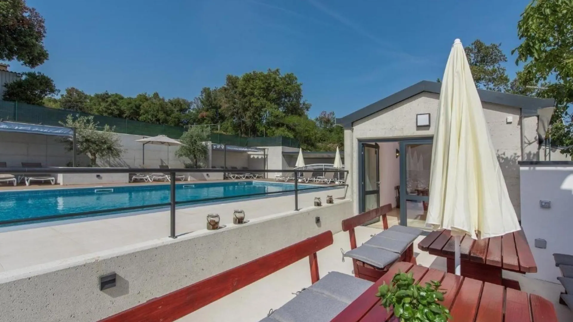 Wohnung In Pjescana Uvala Mit Grosser Terrasse Pula